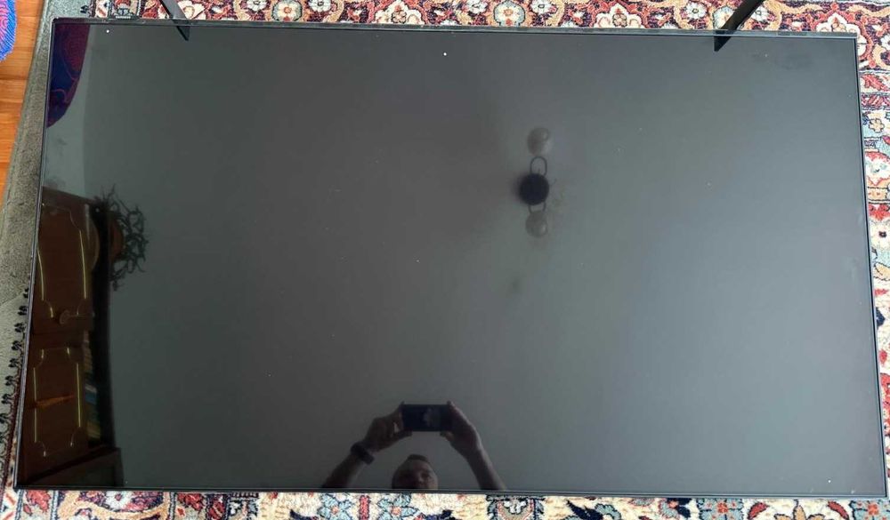 Samsung Crystal UHD 55AU8000, 138 cm - Pentru piese / Ecran defect, jumătate negru, jumătate normal, nu este spart