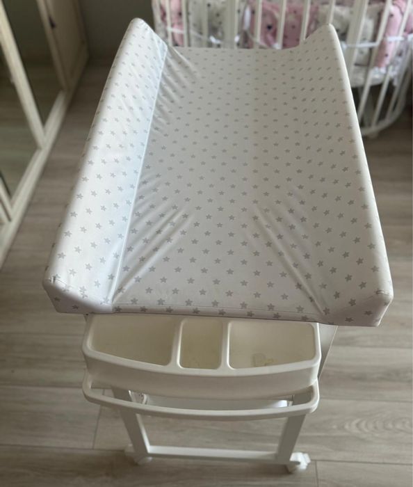 Пелинальный столик отличного качества