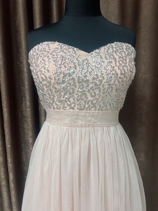 Елегантна къса рокля с бюстие и паети – официална