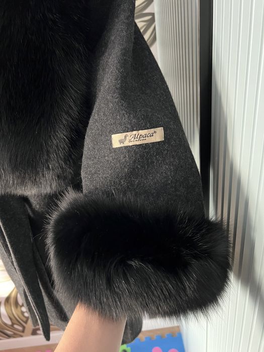 Palton Alpaca cu guler si maneci din blana de vulpe