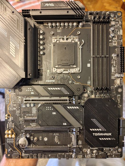 Vand Kit Ryzen 7600X + contact frame +MSI  MAG X670E TOMAHAWK WIFI cu garantie emag