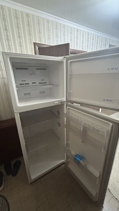 Хтлодильник Samsung