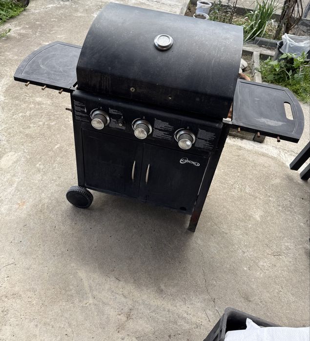 Барбекю на газ , ползвано няколко пъти.