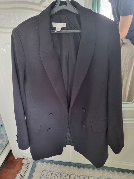 Черный пиджак без ворота