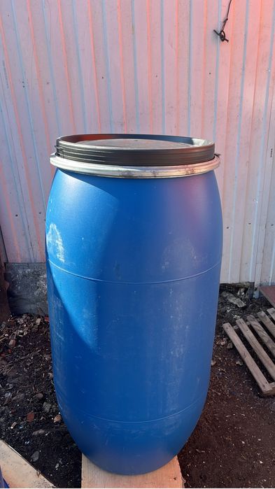 Продам бочки, объём 170, 200 литров