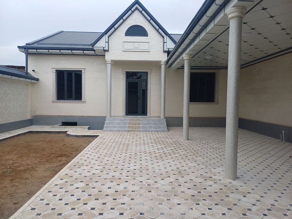 Srochna 3 sotox 5 xonali uy sotiladi