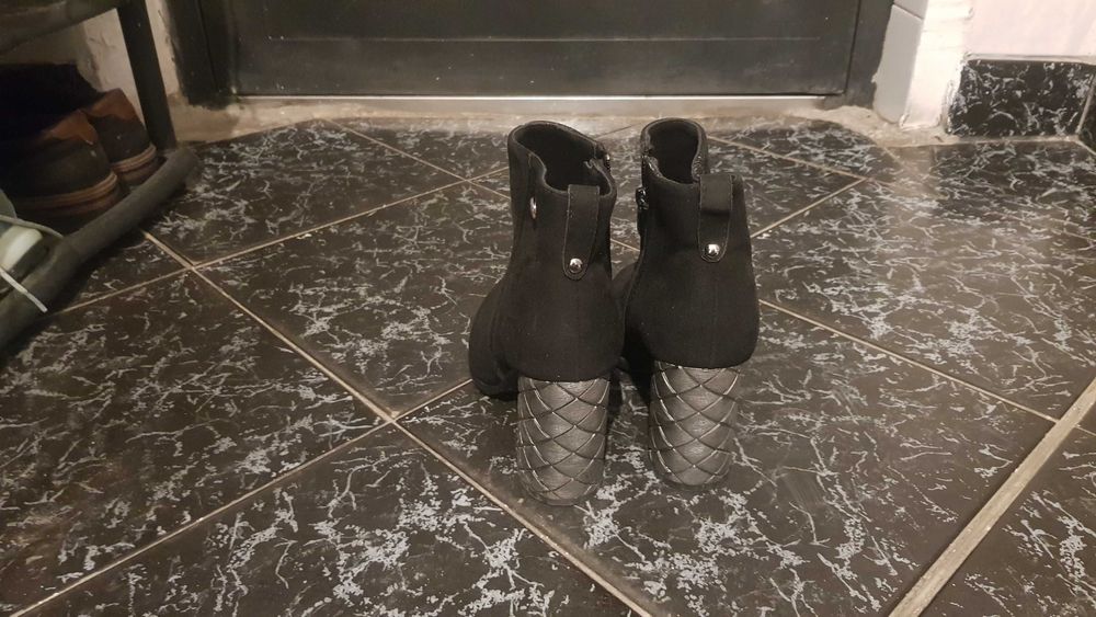 Дамски Велурени Боти