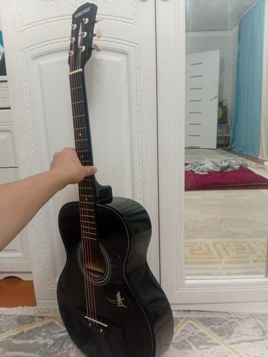 Гитара инструмент