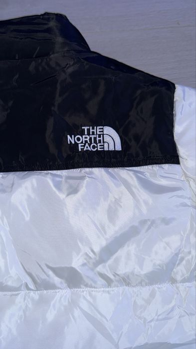 Geaca The North Face alba marimea XL fit L-XL