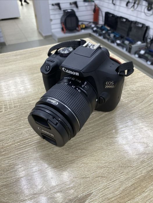 Фотоаппарат Canon EOS 2000D