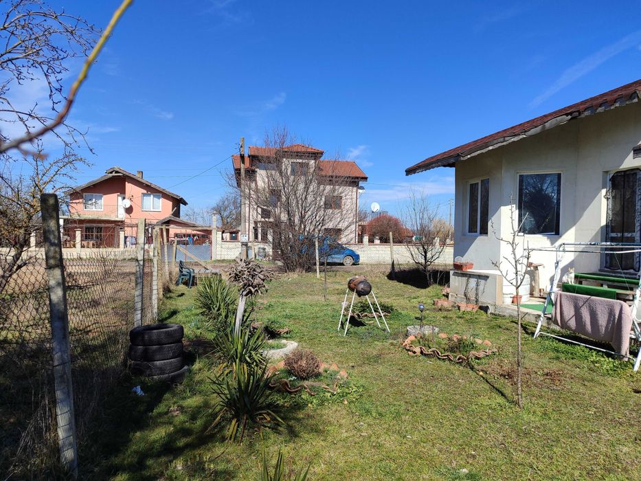 Двуетажна къща в Царичино