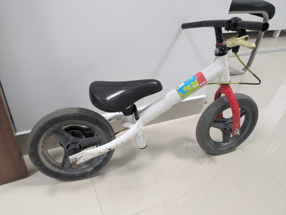 Bicicleta de echilibru fara pedale B'Twin, intre 2 si 5 ani