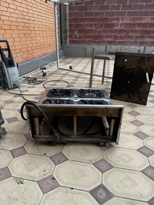 Продам газ печь.