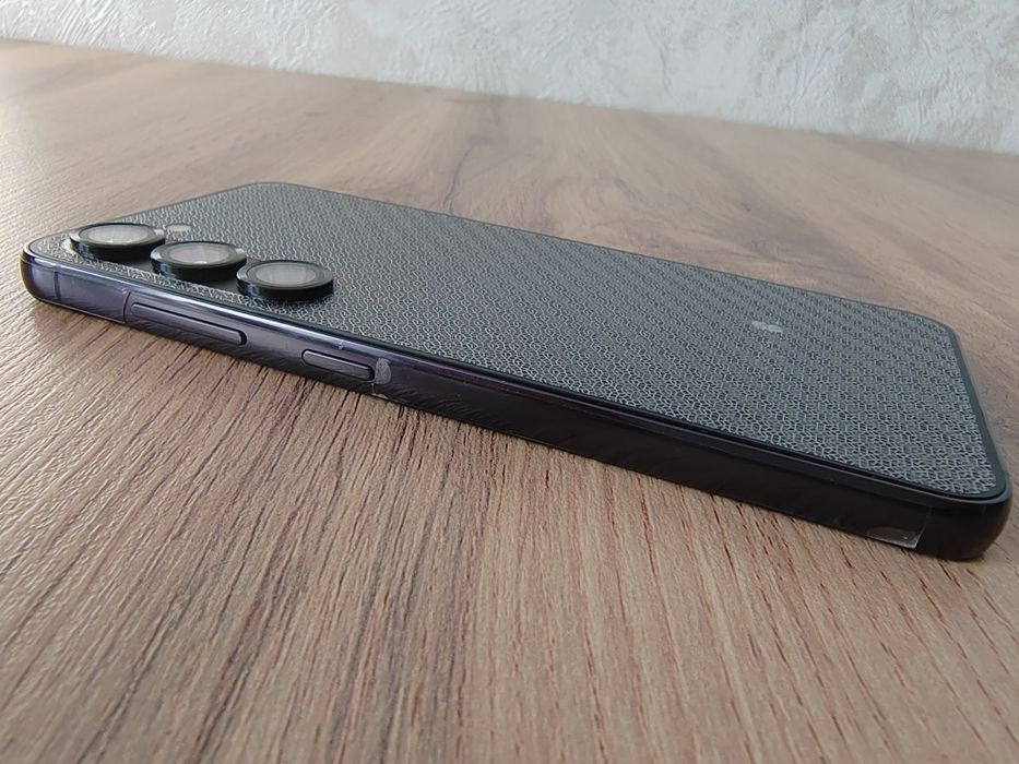 Продам Samsung s23 256gb