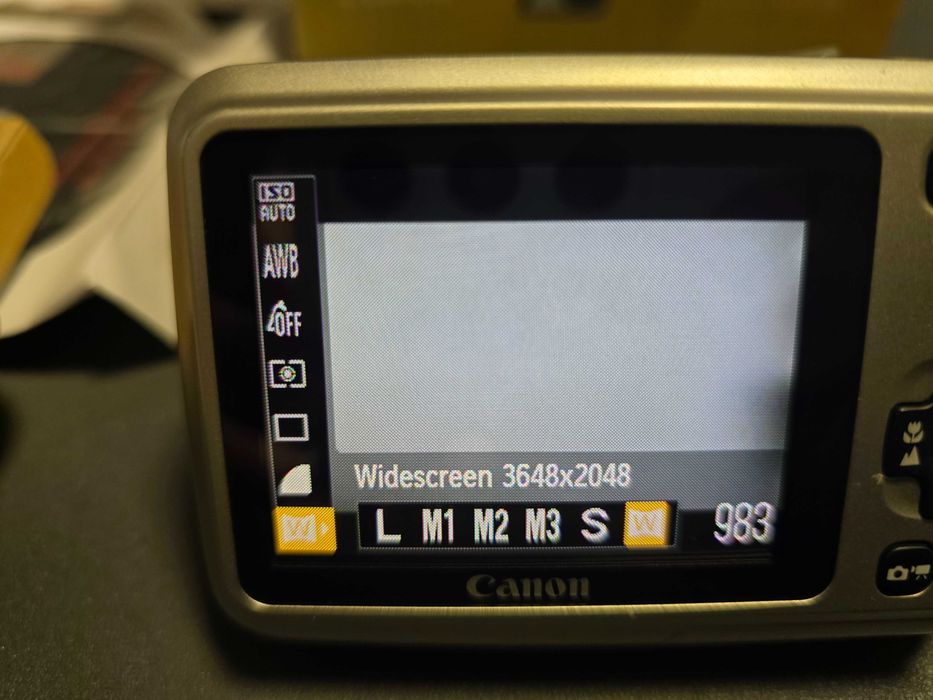 Продавам фотоапарат  "Camera Canon Power Shot A495"