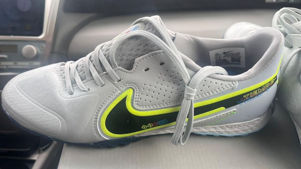 кроссовки для футбола