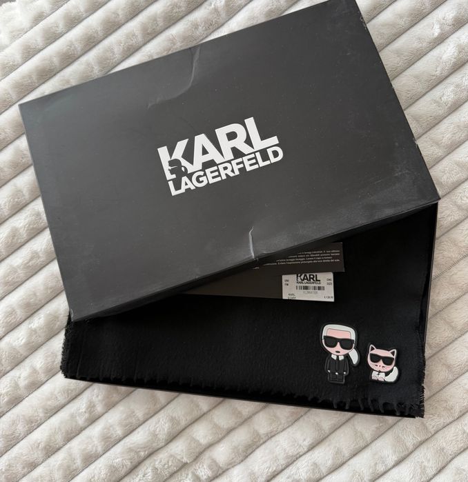 Karl Lagerfeld Шал