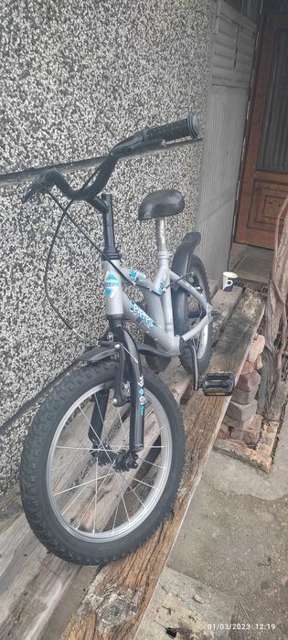 Продавам детски и сгъваем велосипед.