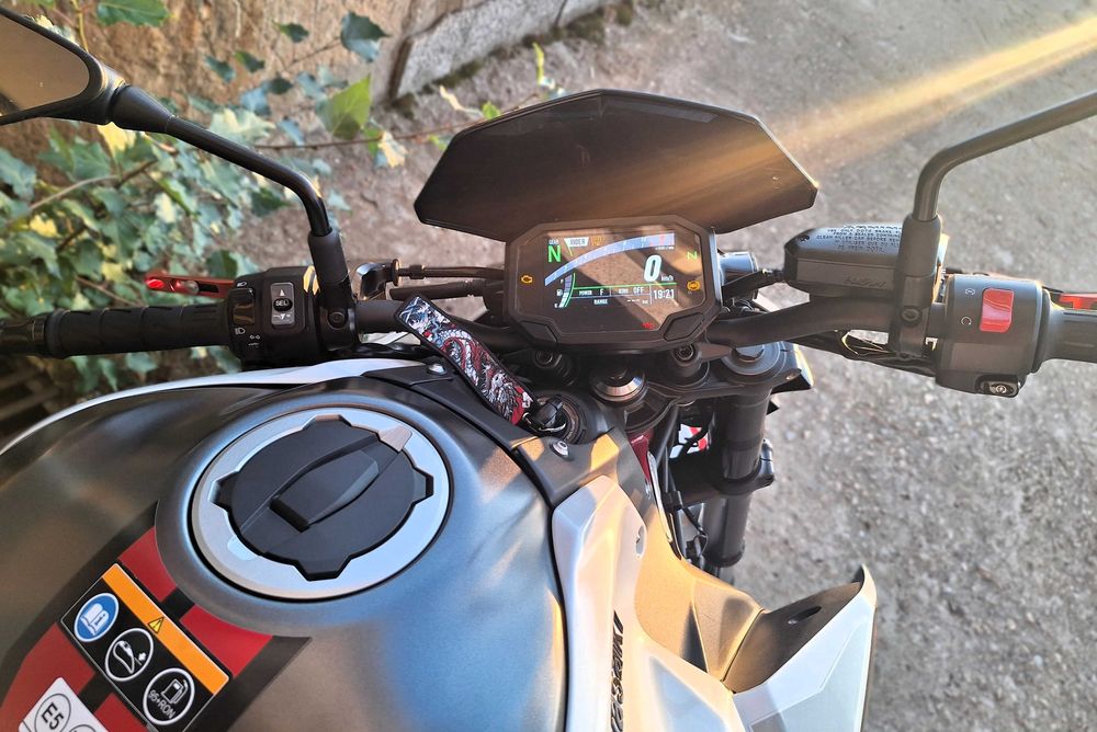Kawasaki Z900 Akrapovic Performance 2023