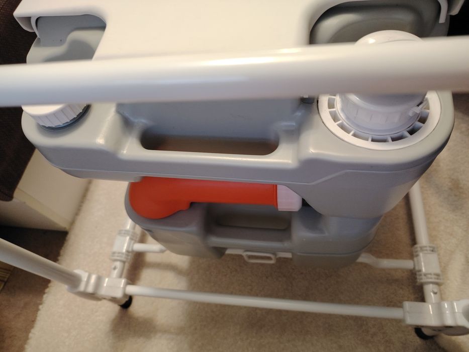 Химическа тоалетна и стойка за нея. Нови, неупотребявани.