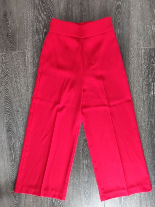 Pantaloni Zara wide leg, de culoare rosie, marimea xs.