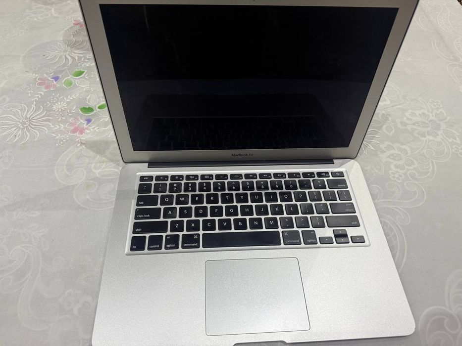 Macbook air sotiladi