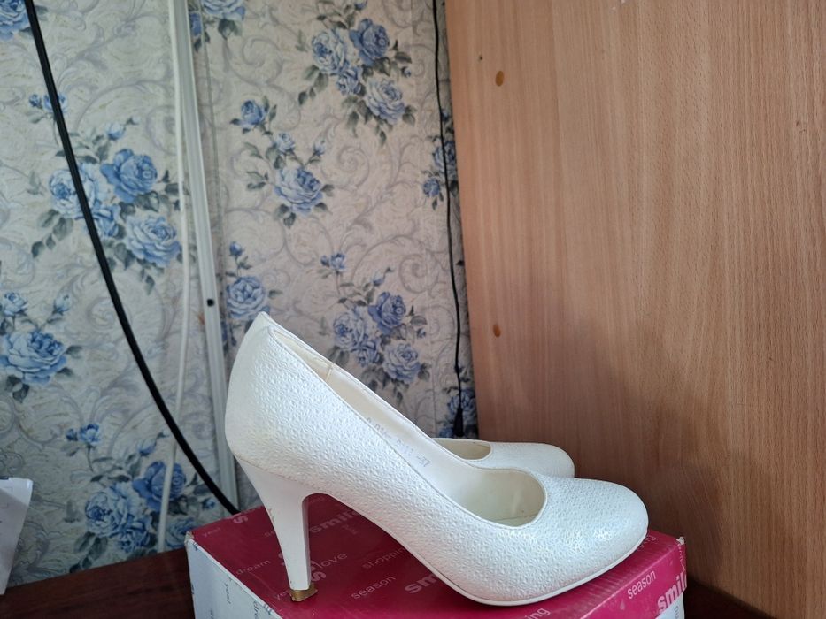 Продам туфли женские