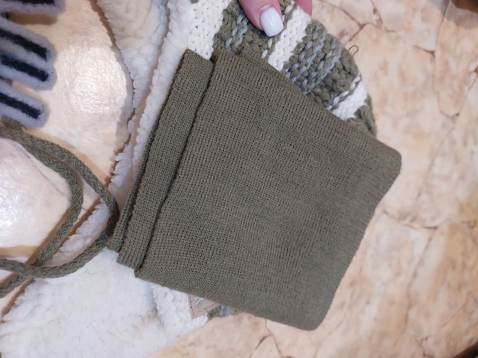 Продам детские шапки, варежки