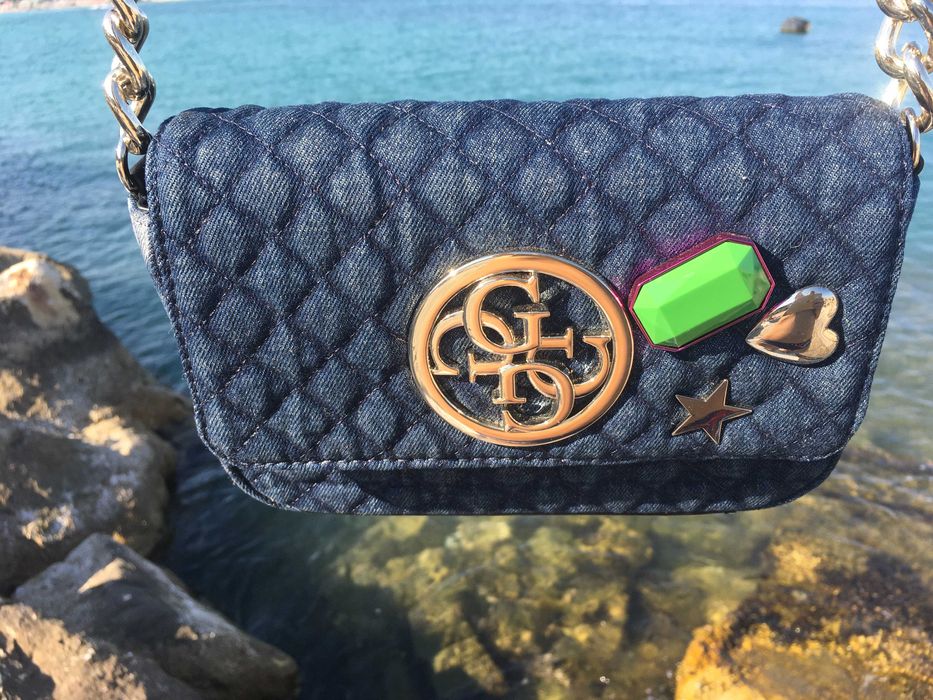 GUESS чанта с камъни