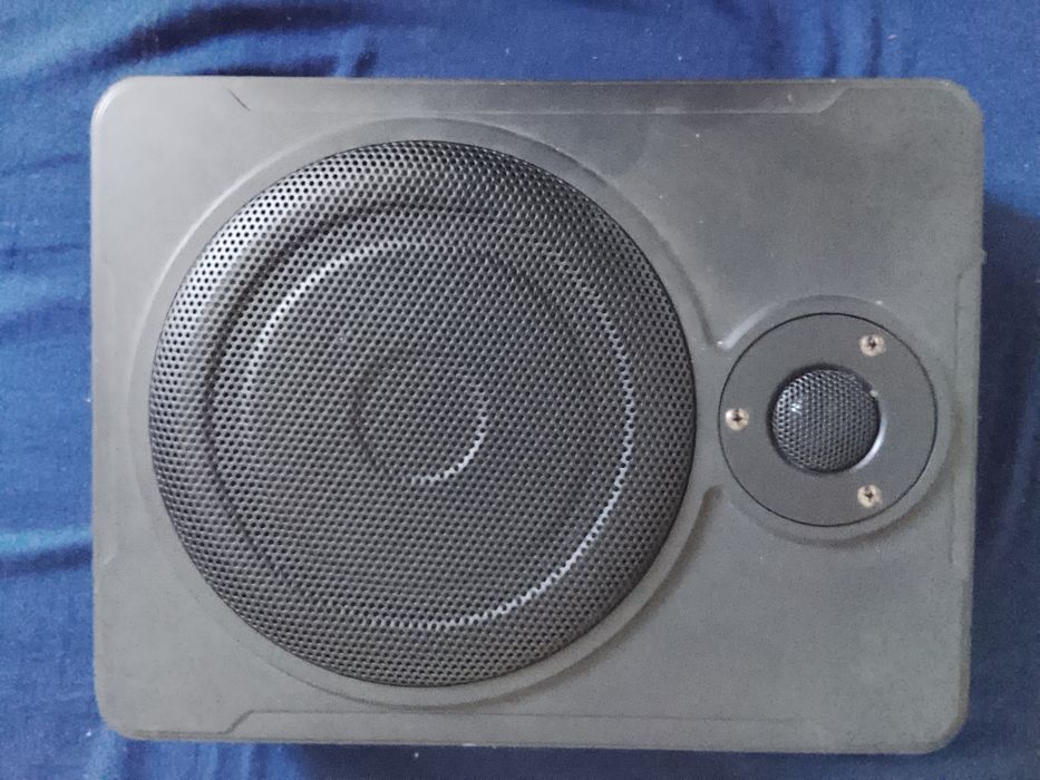 Subwoofer auto activ cu amplificator