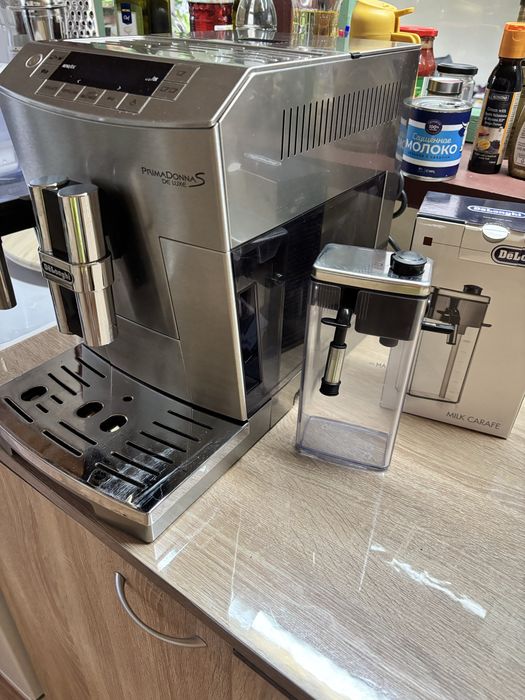 Кафемашина DeLonghi PrimaDonna S DE LUXE + кана за мляко