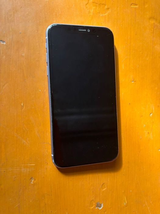 Айфон 11  не работает