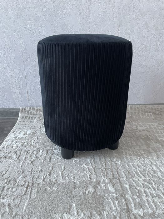 Продам пуфик черный