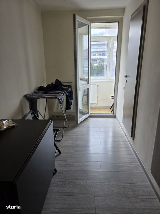 Apartament 4 camere, 3 bai, complet renovat, etaj 2, balcon, sub pretu — fotografia 3
