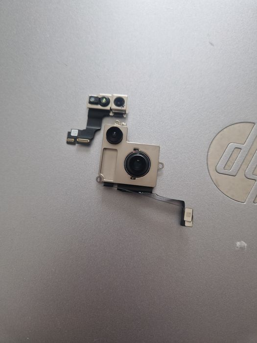Camera fata camera spate iphone 15