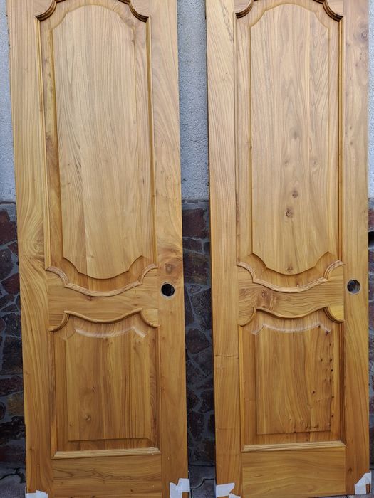 Двери из натурального дерева, (карагач)