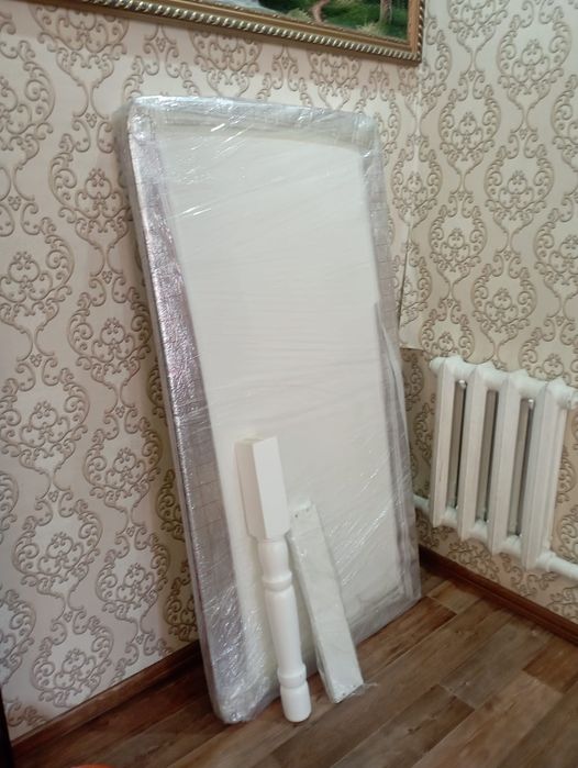 Продам белый стол