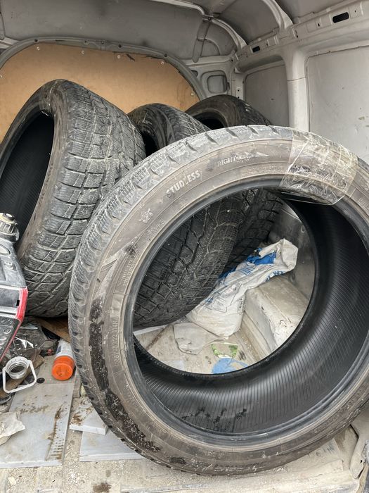 Продавам зимни гуми 285/45/R22