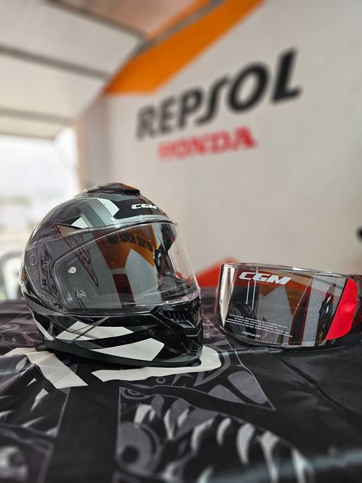 Продавам мото каски