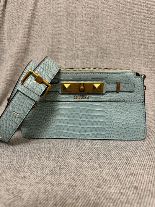 Дамски чанти GUESS в различни цветове