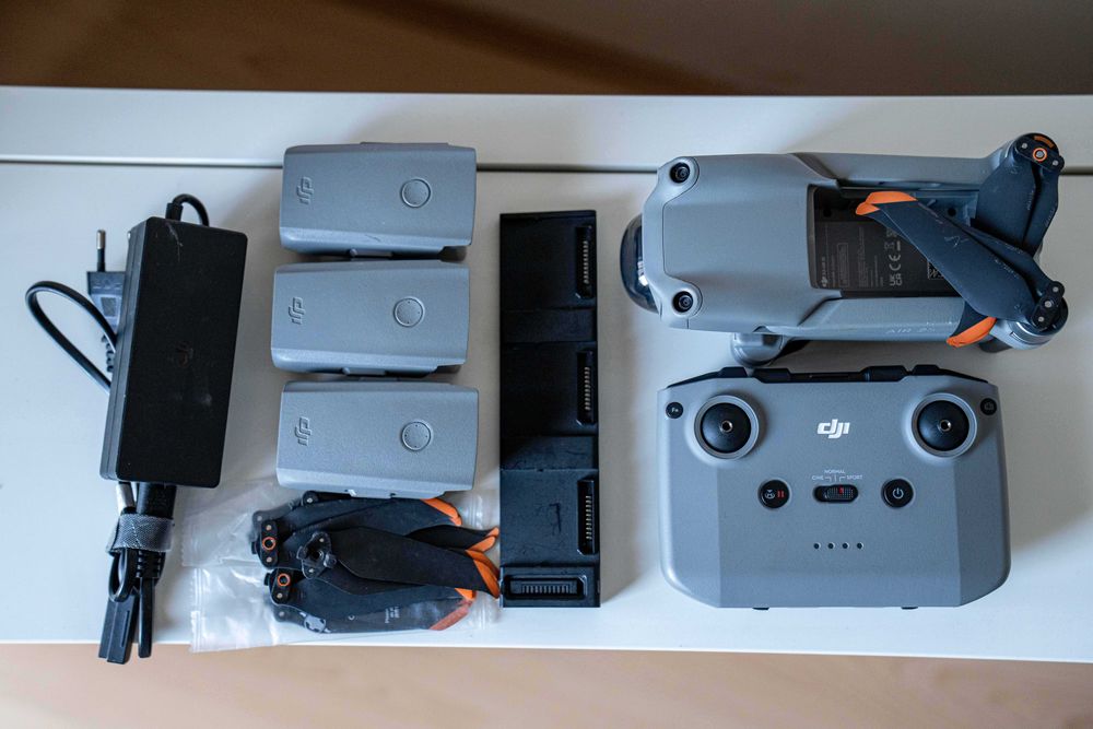 DJI AIR2S Fly More Combo + Подаръци