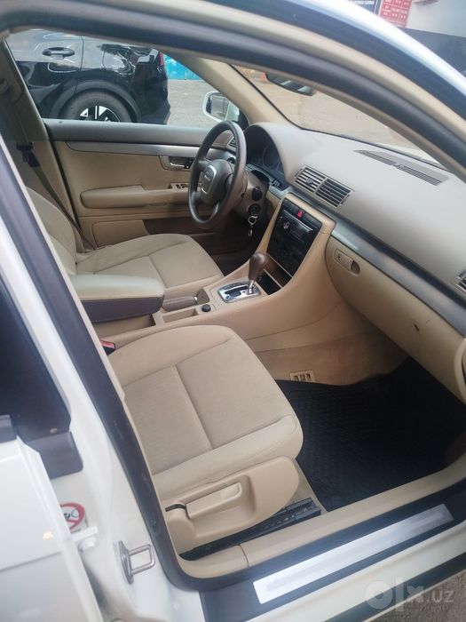 Audi A4 2006 yil aftamat prapani bor holati yaxshi 319 min yurgan