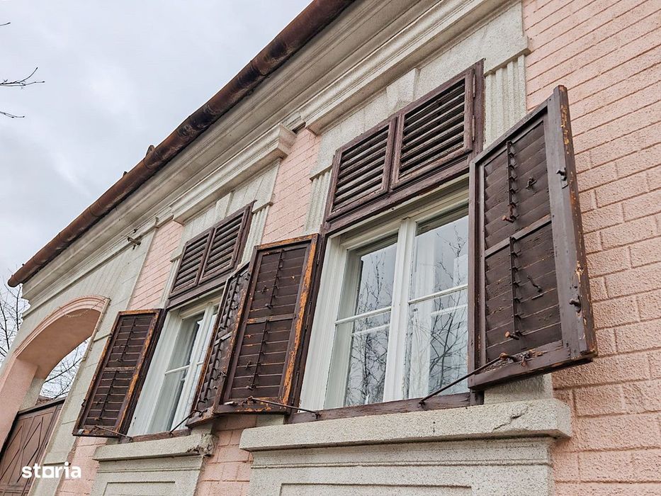 Râșnov, casă săsească cu teren generos.