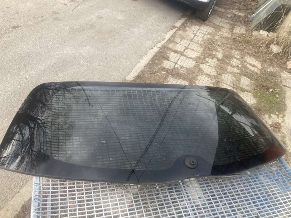 заден прозорец за toyota yaris 2019