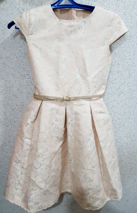 Нарядное платье на девочку