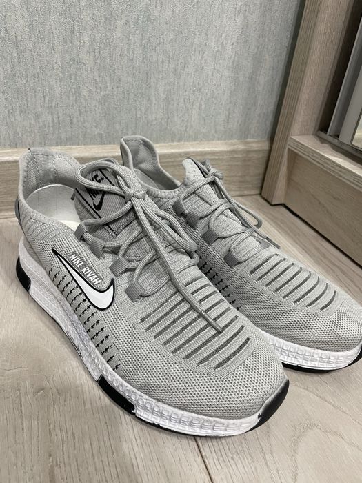 Nike кроссовки серый