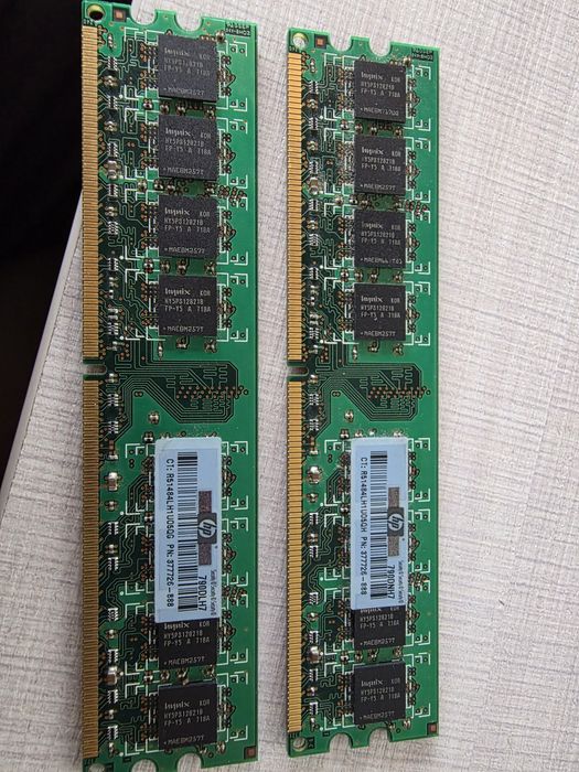 Продавам 2x1 GB DDR2 RAM памет Hynix HYMP512U64BP8-Y5. 
Технология: D