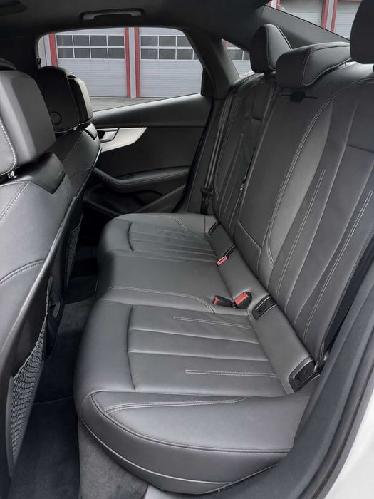 Audi A4 45TFSI S-LINE+