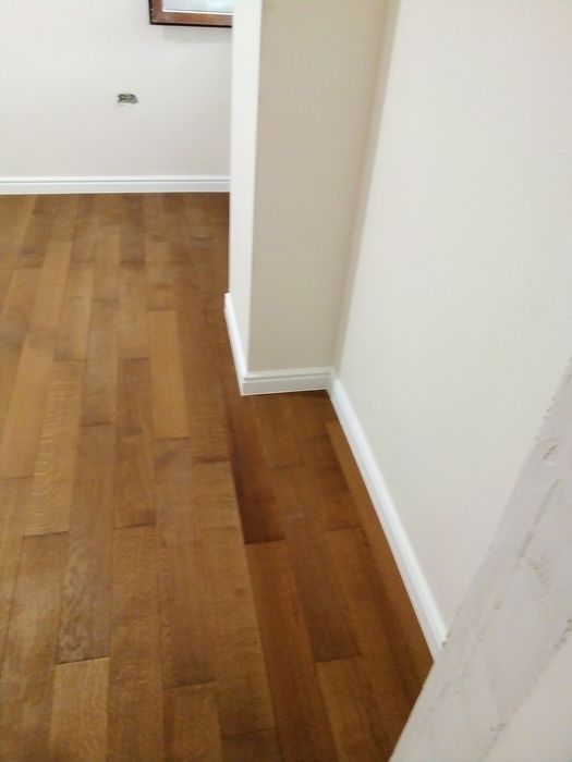 Montaj parchet laminat și plină din duroplimer