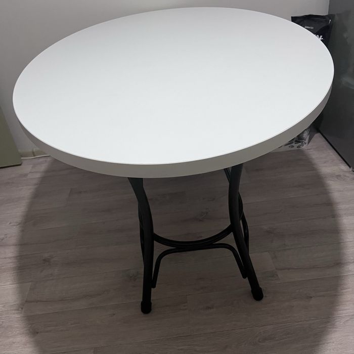 Продам обеденный стол